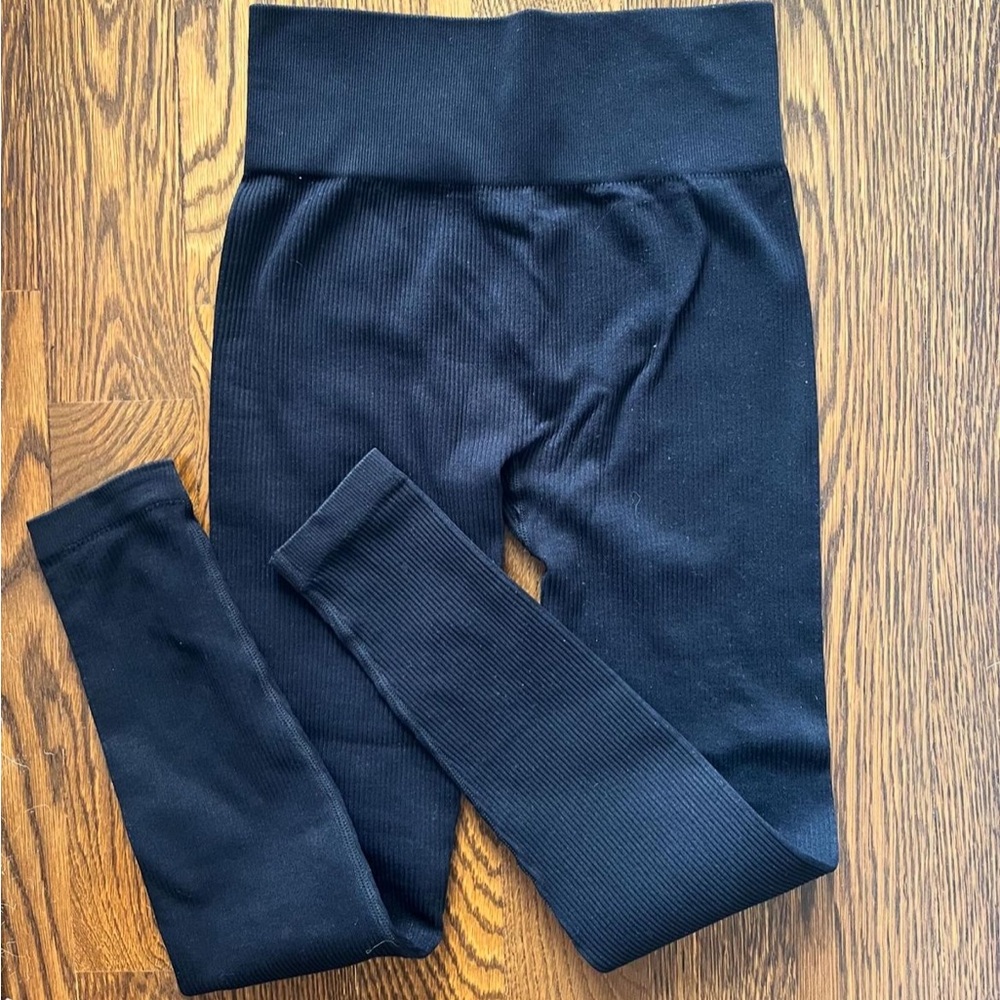 Black ribbed leggings